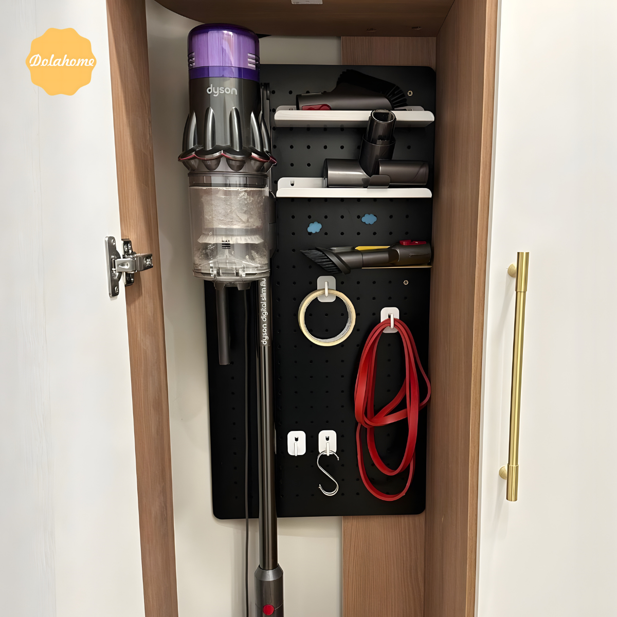 Bảng lỗ Pegboard Dola Home kim loại cao cấp. Kệ để máy hút bụi Dyson, đồ dùng gia đình và dụng cụ vệ sinh nhà cửa