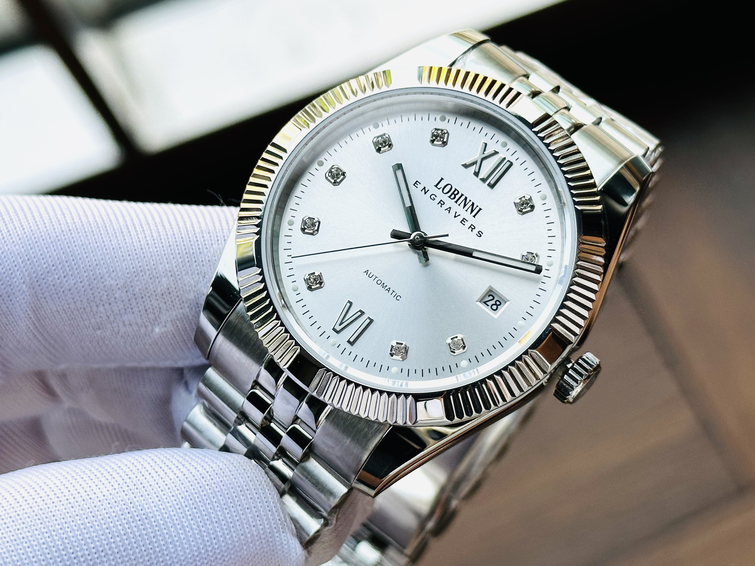 Đồng hồ nam chính hãng Lobinni L19019-2,Kính sapphire chống xước,chống nước 50M,bảo hành 24 tháng,máy cơ(Automatic) Nhật bản,dây kim loại thép không gỉ 316L,hàng mới full box hãng đầy đủ