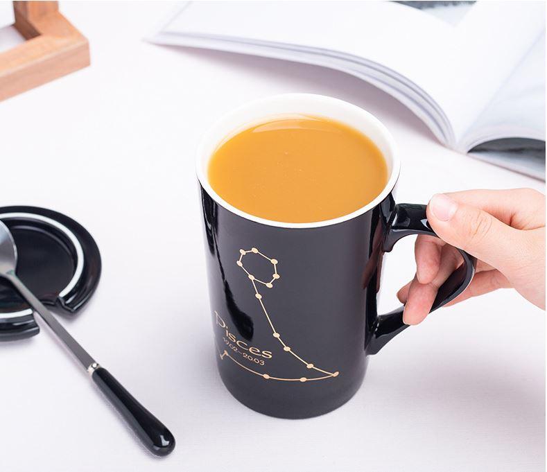 LY NƯỚC 12 CUNG HOÀNG ĐẠO KÈM NẮP LY VÀ MUỖNG