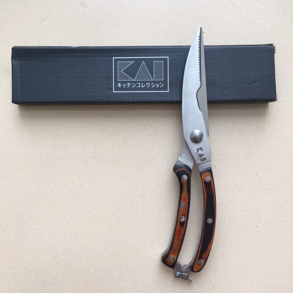 Kéo cắt gà KAI xuất xứ Nhật Bản cán gỗ, lưỡi thép không gỉ 24.5cm