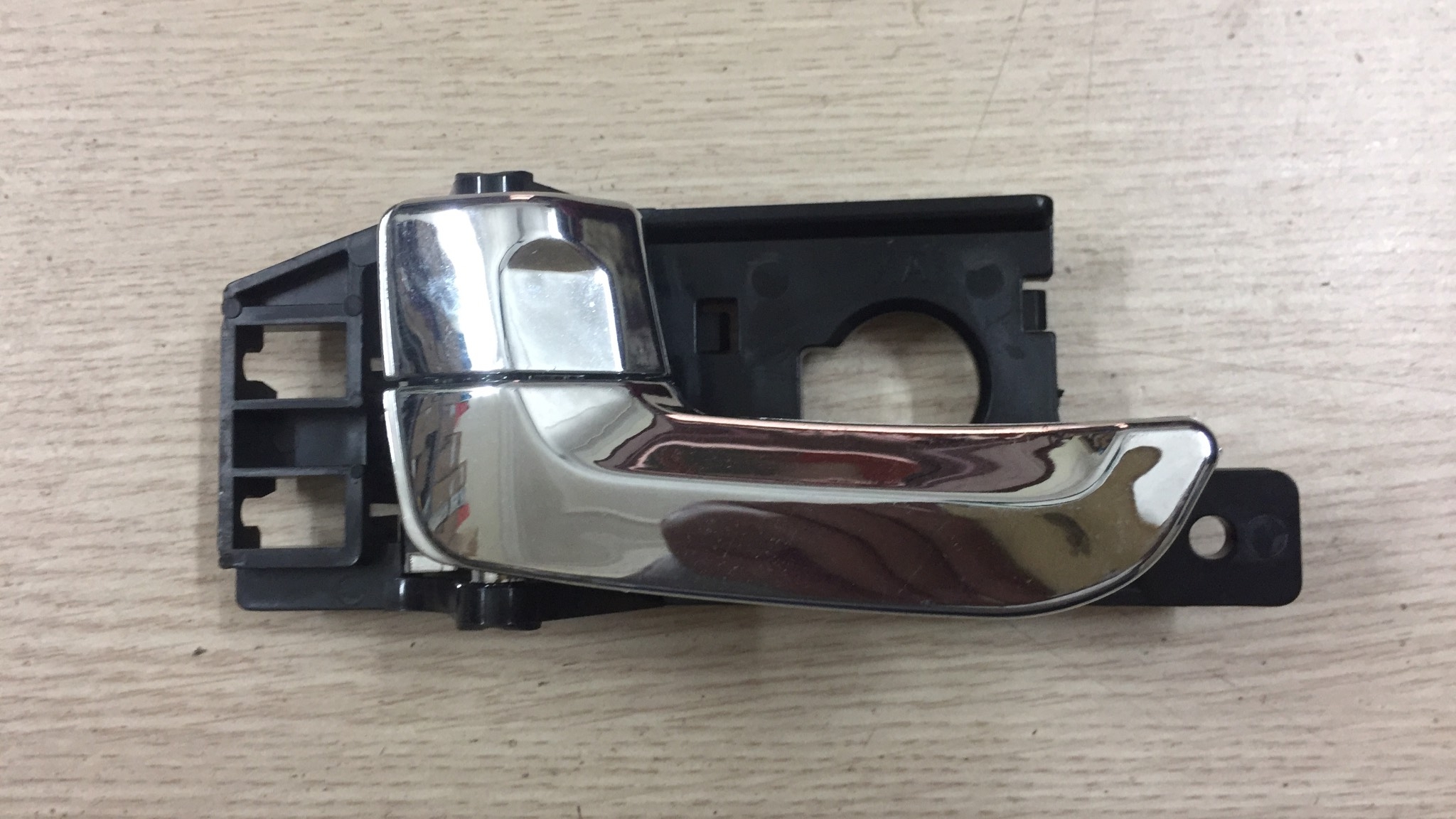 Tay mở cửa trong Kia Sportage 2005-10