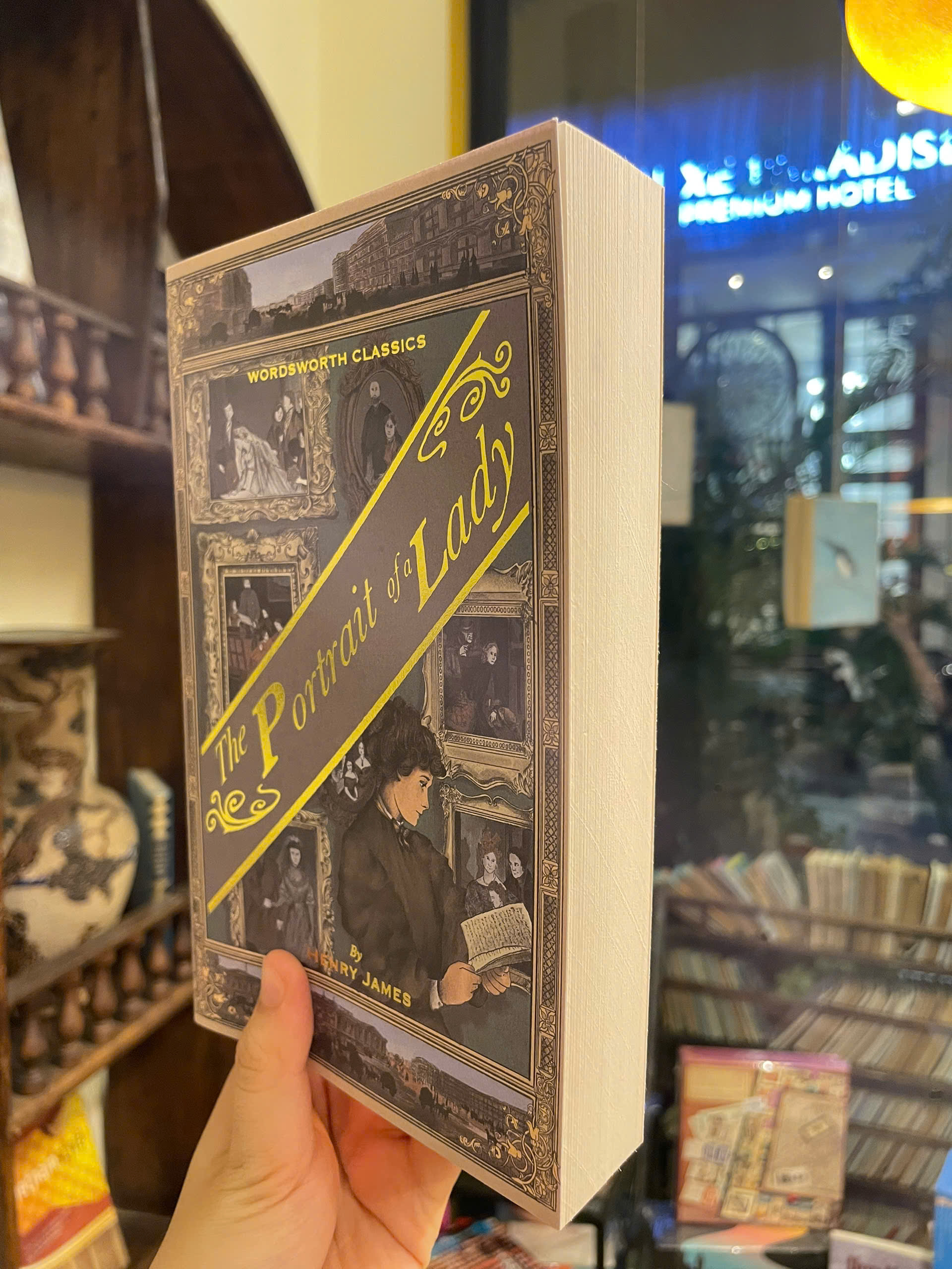 Sách - The Potrait of a Lady by Henry James - Classics/Fiction/Literature book in English