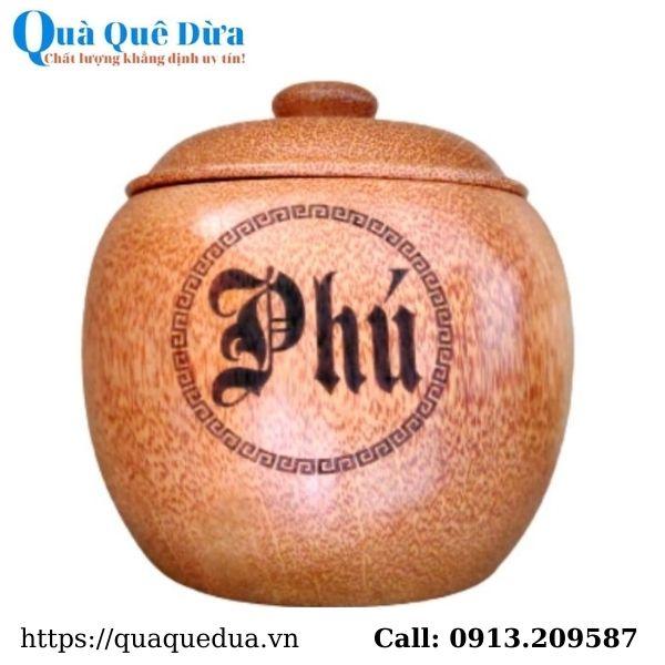 Bình Trà Gỗ Dừa Gọn Đẹp Khắc Hoa Văn Chữ Phú Quý Và Bình Trà 700 - 950ml - Sản Phẩm Được Sản Xuất Tại Bến Tre