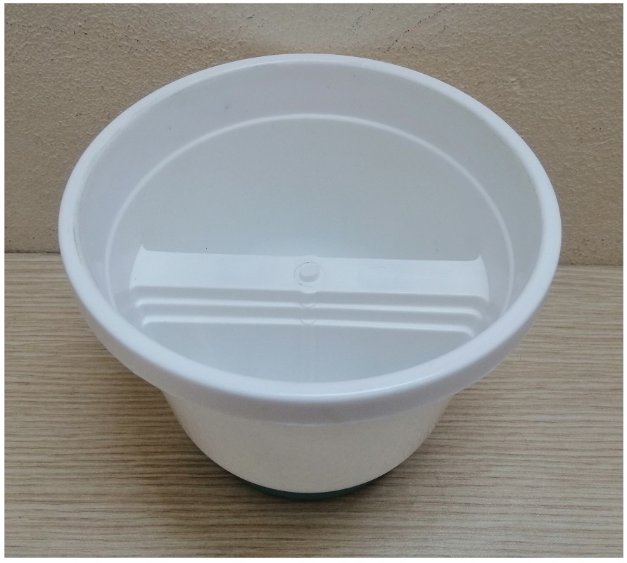 3 Chậu Kẹp Ban Công Trồng Hoa Cây Cảnh Nhiều Màu KT 16x13,5cm - Màu Ngẫu Nhiên