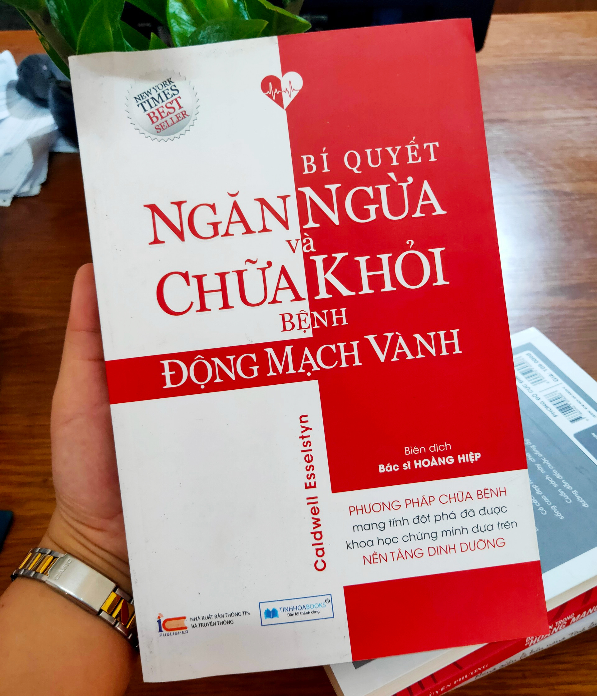 Combo 2 cuốn Toàn cảnh dinh dưỡng (TB) + Bí quyết ngăn ngừa và chữa khỏi bệnh động mạch vành