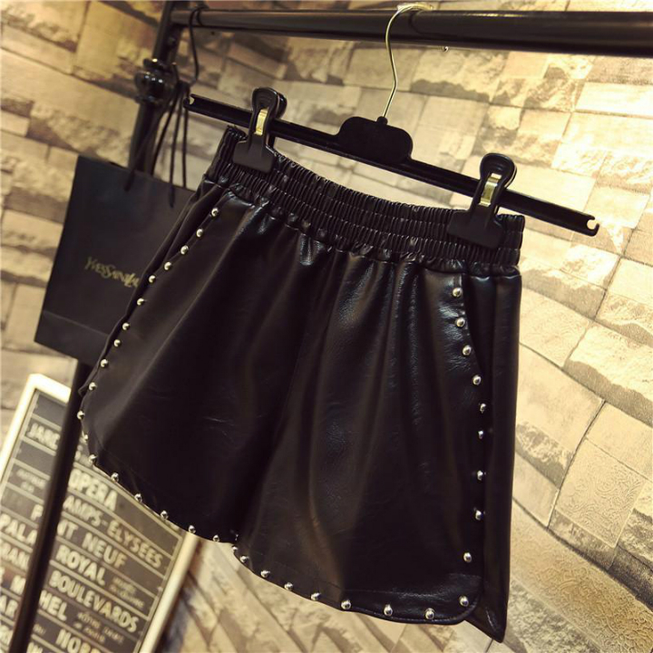 Quần shorts da đính hạt ống rộng Mã: QN942