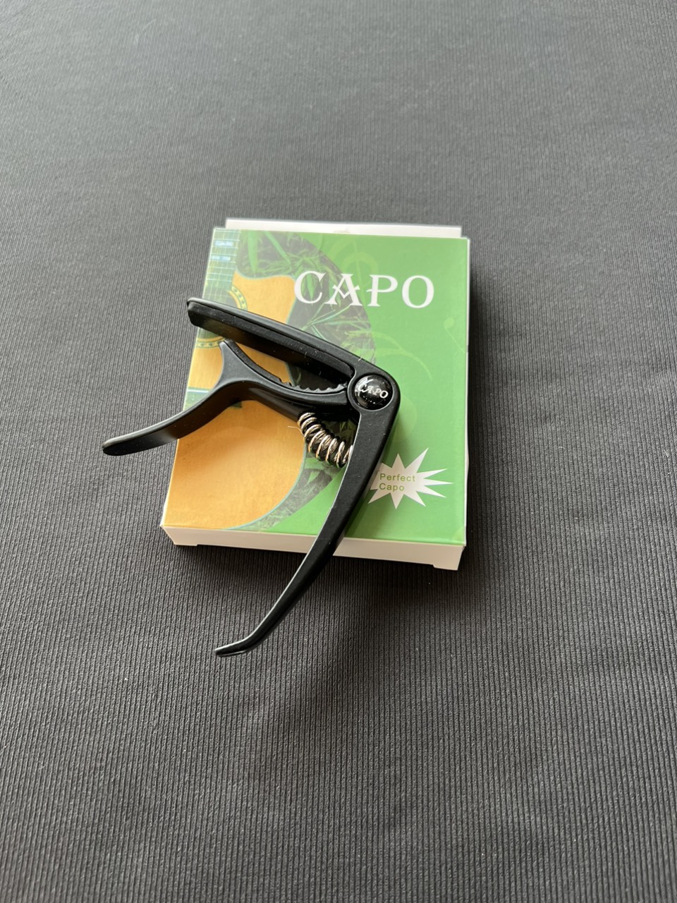 Capo cho đàn guitar chắc chắn