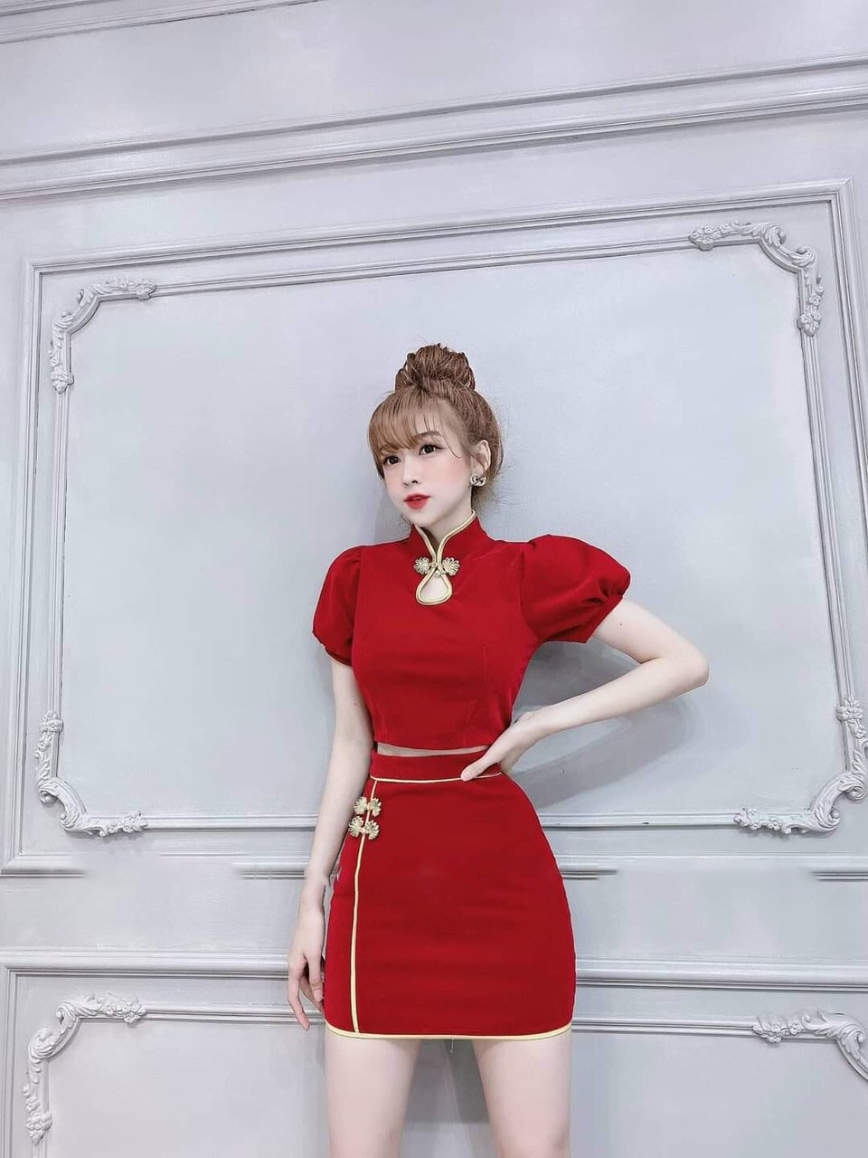 Set áo kèm váy viền cổ tàu