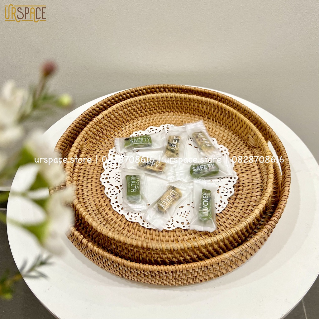 Khay mây tròn URSPACE đựng bánh kẹo, trái cây, trang trí decor / ROUND RATTAN TRAY WITH HOLD HANDLES