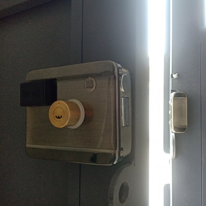 Khóa Cổng Điện Tử Thông Minh Tích Hợp Pin Lên Đến 1 Năm