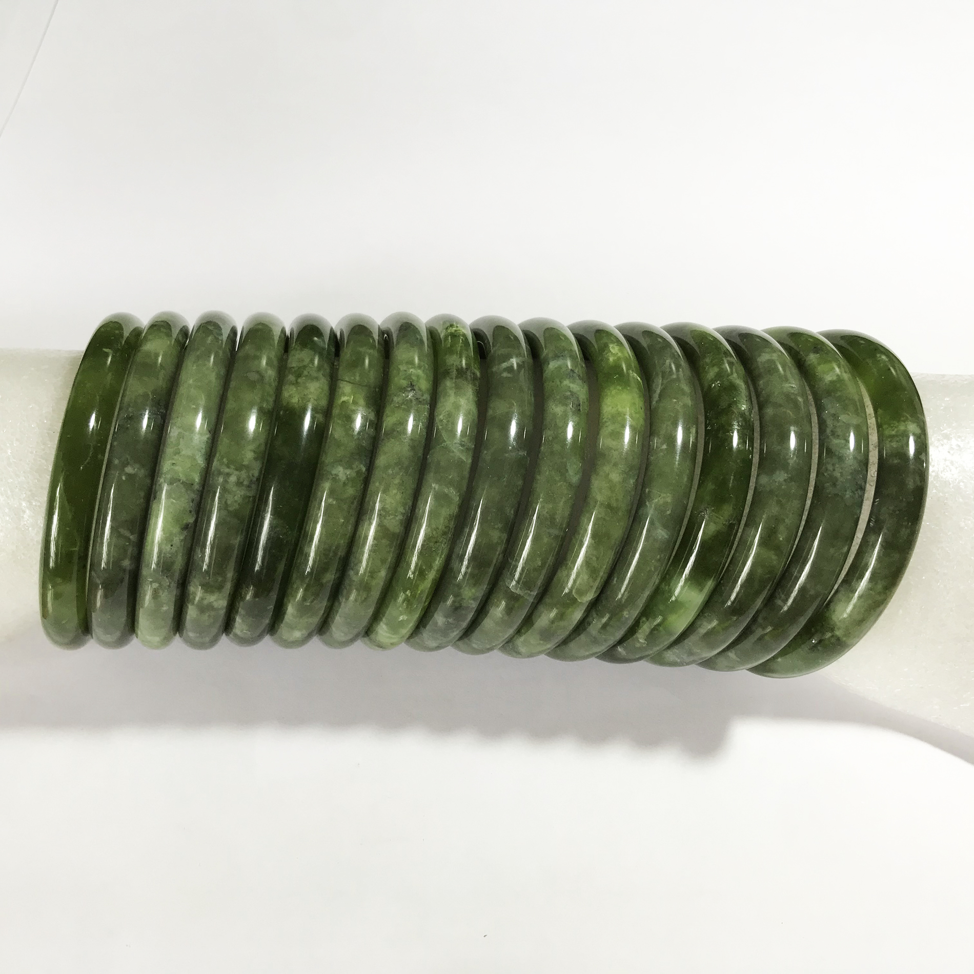 Vòng tay đá tự nhiên ngọc màu xanh dáng tròn nhiều size cho người mệnh Hỏa và Mộc đá việt nam