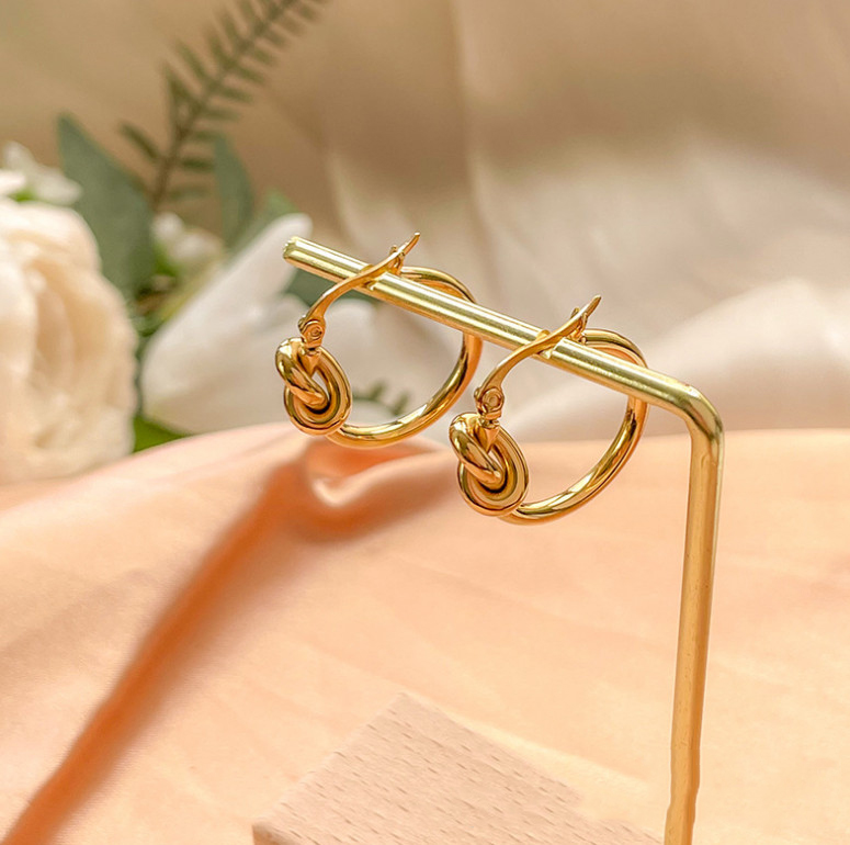 Bông Tai Khoen Tròn Thắt Nút Titan Ko Đen TT 4404