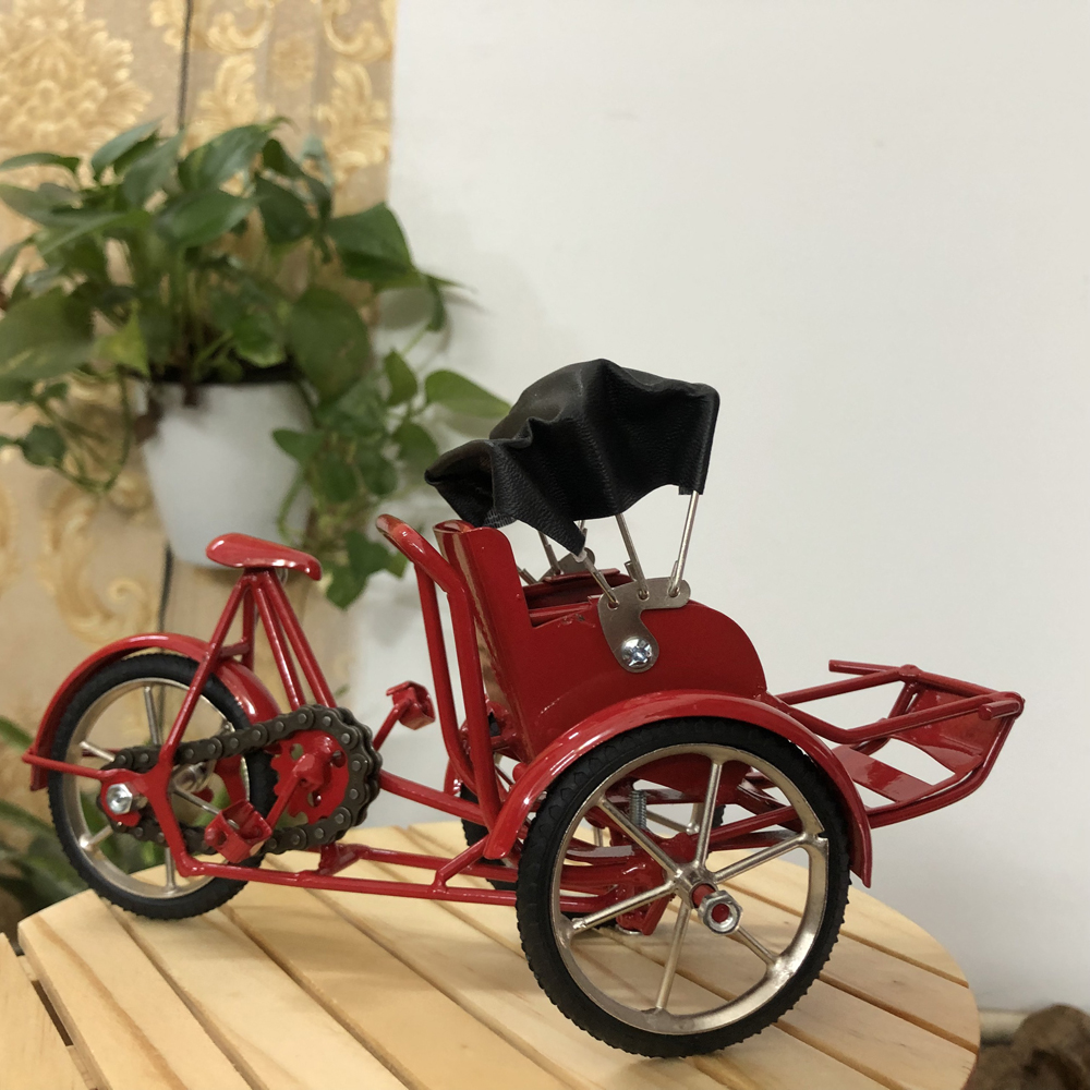 Mô hình xích lô quà tặng trang trí xe xích lô mô hình sắt mỹ nghệ Việt Nam - Cỡ lớn dài 25cm - Sơn màu