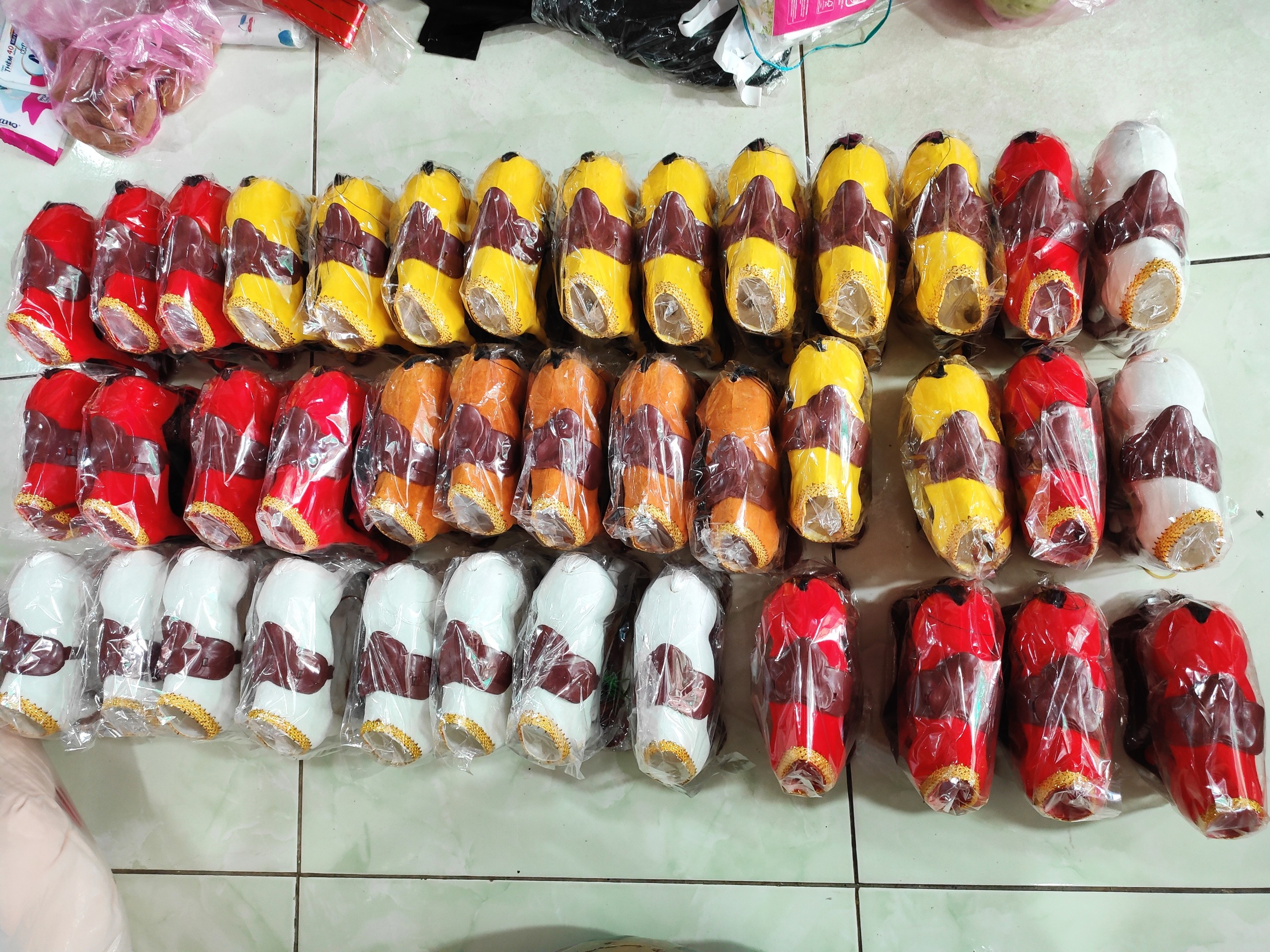 NGỰA LẮC ĐẦU ĐỂ XE HƠI Ô TÔ PHONG THỦY SIZE LỚN - NGẪU NHIÊN MÀU