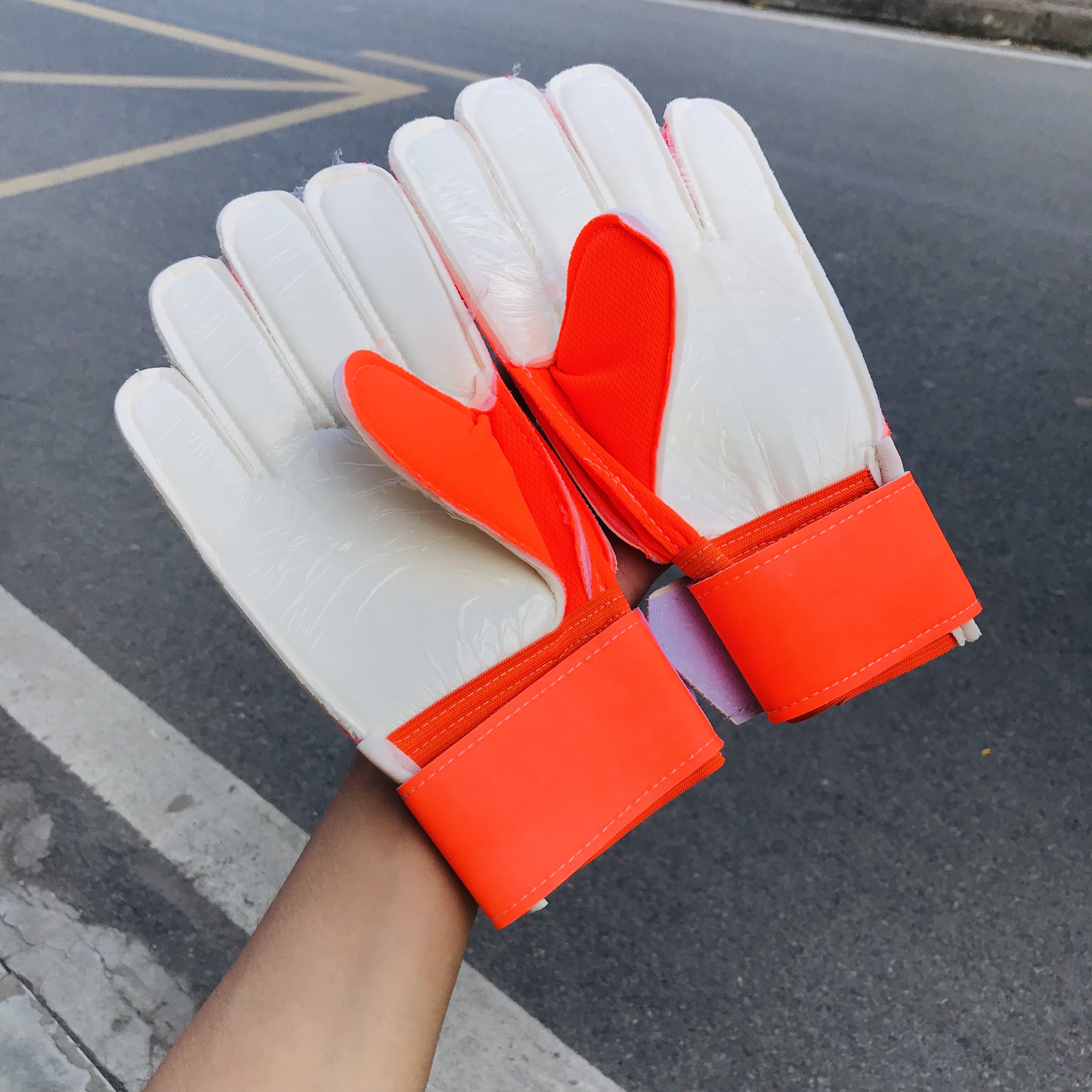 Găng tay thủ môn A01 có xương chuyên bắt đấm bóng cao cấp