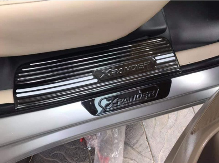 Bộ Ốp bậc cửa, Nẹp bước chân Titan dành cho xe Mitsubishi Xpander - Bên trong