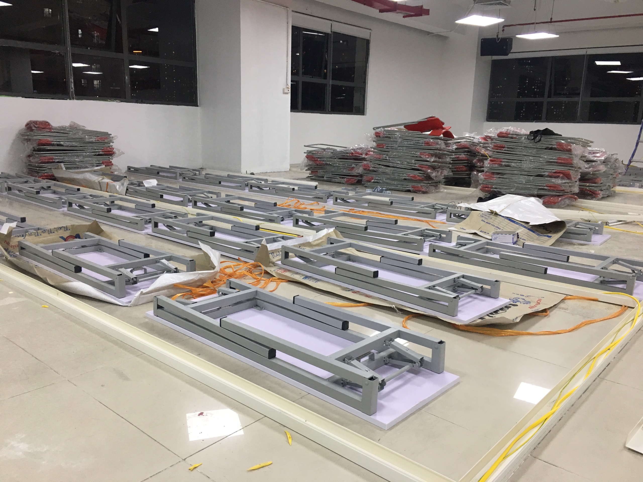 Chân bàn sắt gấp gọn, lắp cho bàn dài 1m2, 1m, 0,8m. Chịu tải 300kg, dễ dàng gấp gọn tiết kiệm không gian