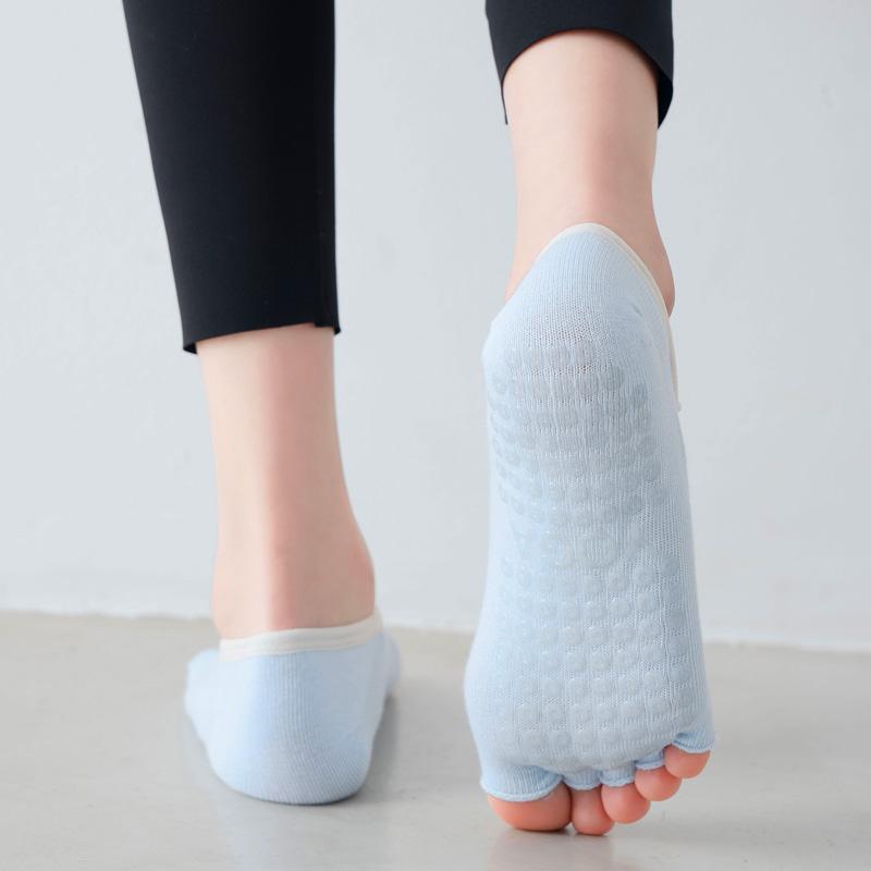 Phụ nữ Năm ngón tay Yoga vớ qua dây đeo chéo Pilates sock silicon kìm kẹp chống trượt vớ ren cho thể thao thể dục Color: Gray Size: EUR 35-40 US 4.5-8.5