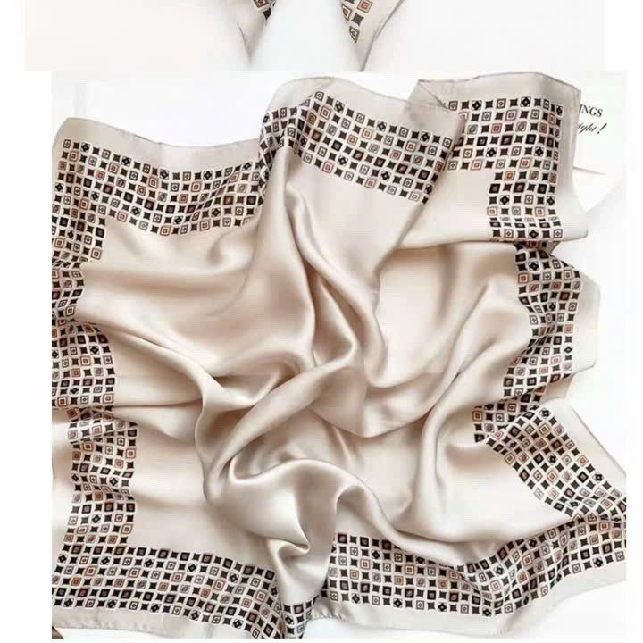 KHĂN QUÀNG CỔ LỤA HÌNH VUÔNG THỜI TRANG