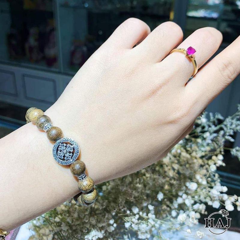 VÒNG TAY TRẦM HƯƠNG 8LI CHARM BÁNH XE PHÁP LUÂN BẠC