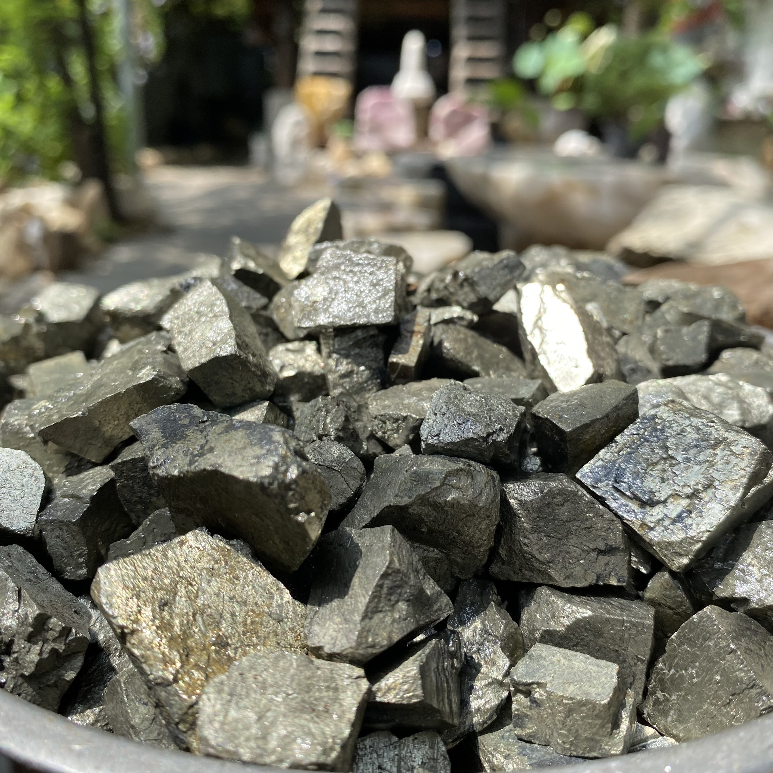 Đá vàng găm NHASAN DVGV “Trấn trạch, trừ tà, xử lý những tia ác xạ xấu”