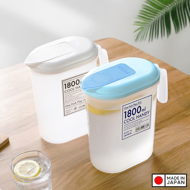 Bình nước nắp bật Yamada 1,8 lít, được làm từ nhựa PP cao cấp, kết hợp hoạt chất CEM-Bio kháng khuẩn an toàn - nội địa Nhật Bản