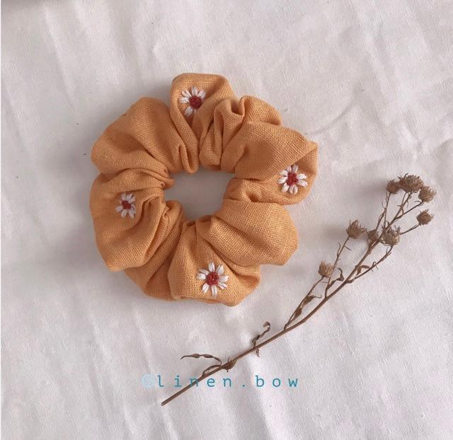 Scrunchies linen thêu hoa