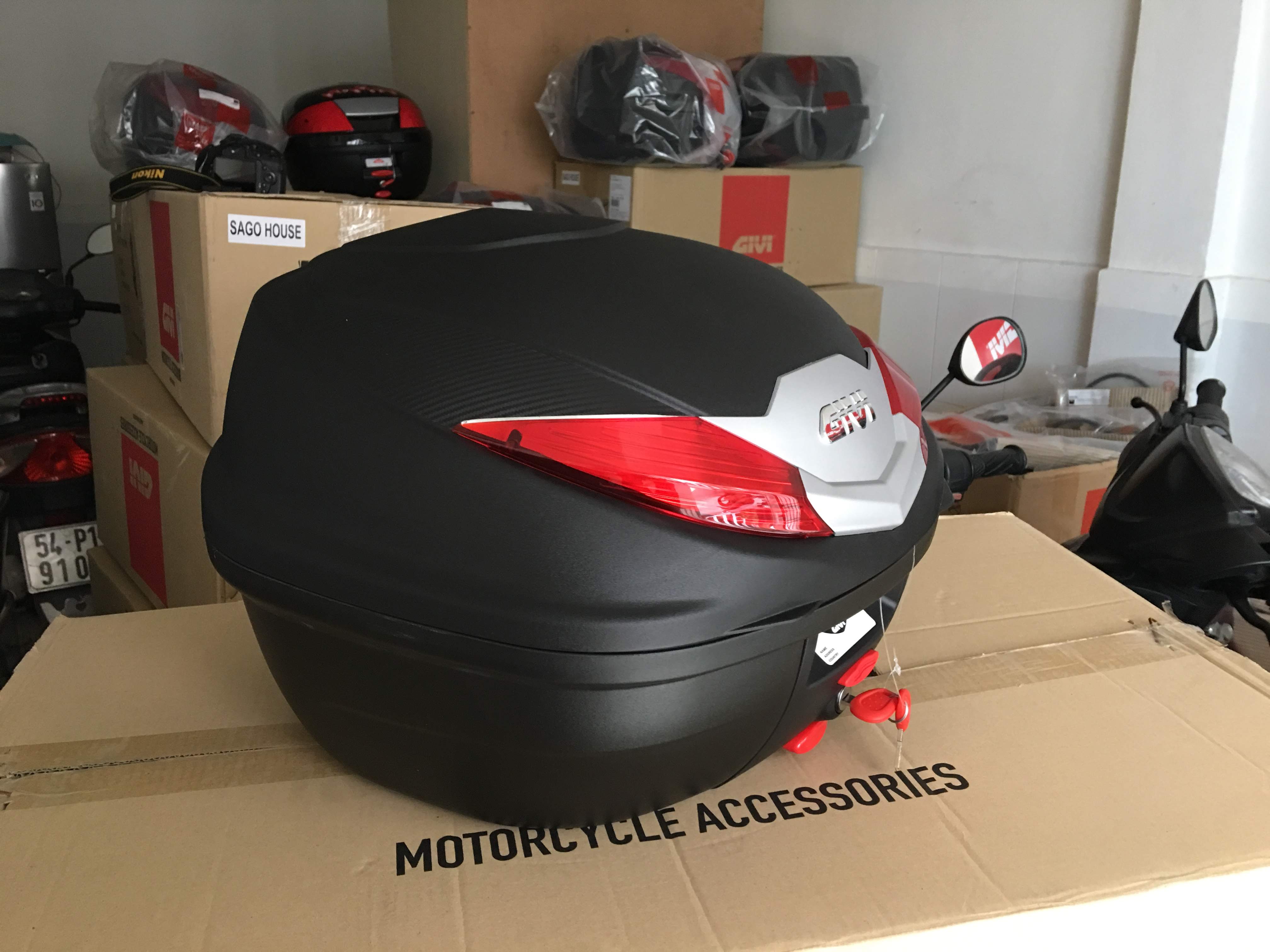 Thùng givi B360N kèm đế đệm MP70N và ốc gắn, thùng gắn sau xe máy givi