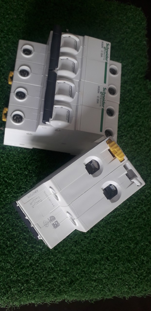 Cầu dao MCB 2P-25A 6kA A9K27225 Schneider