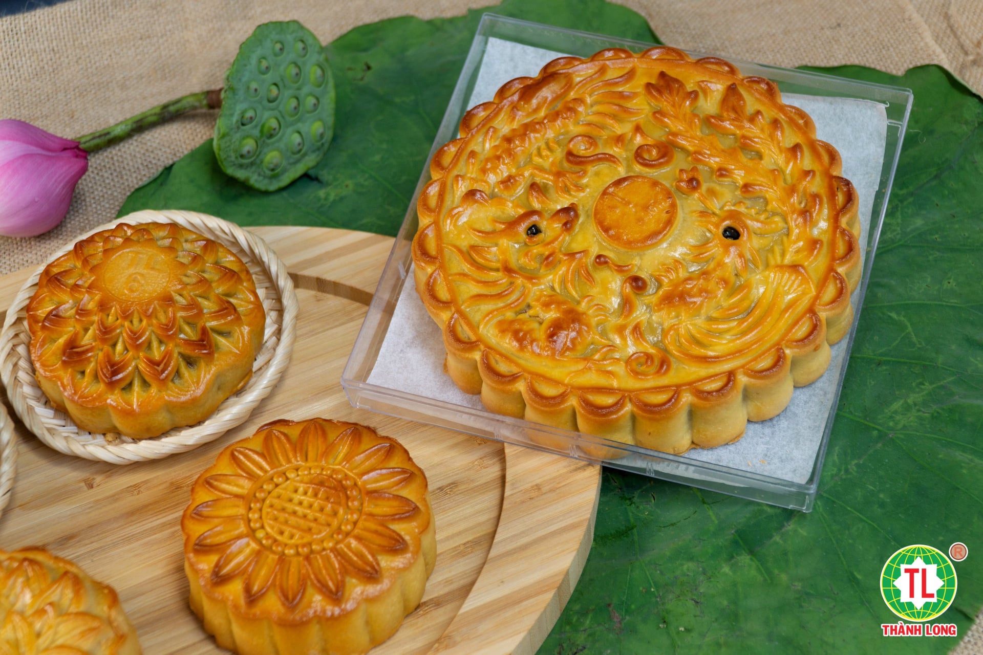 BÁNH TRUNG THU MẶT TRĂNG 0022: HẠT SEN MACCA - KHOAI MÔN HẠNH NHÂN 6 TRỨNG 600G - Thành Long - VIỆT NAM