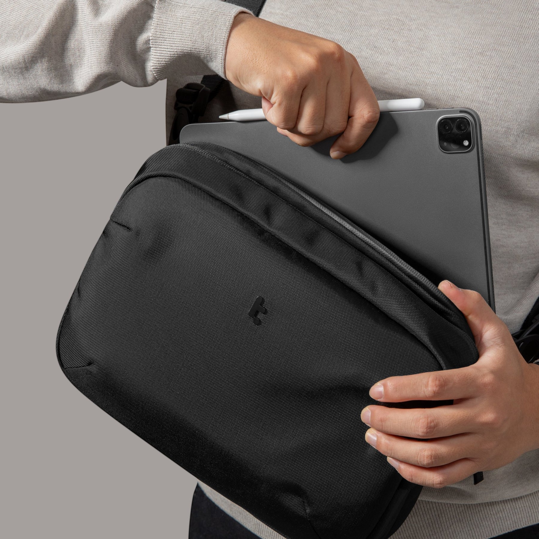 Túi đeo chéo Tomtoc Urbanex-B11 Shoulder Bag 11 inch Black – B11A1D1 - Hàng Chính Hãng