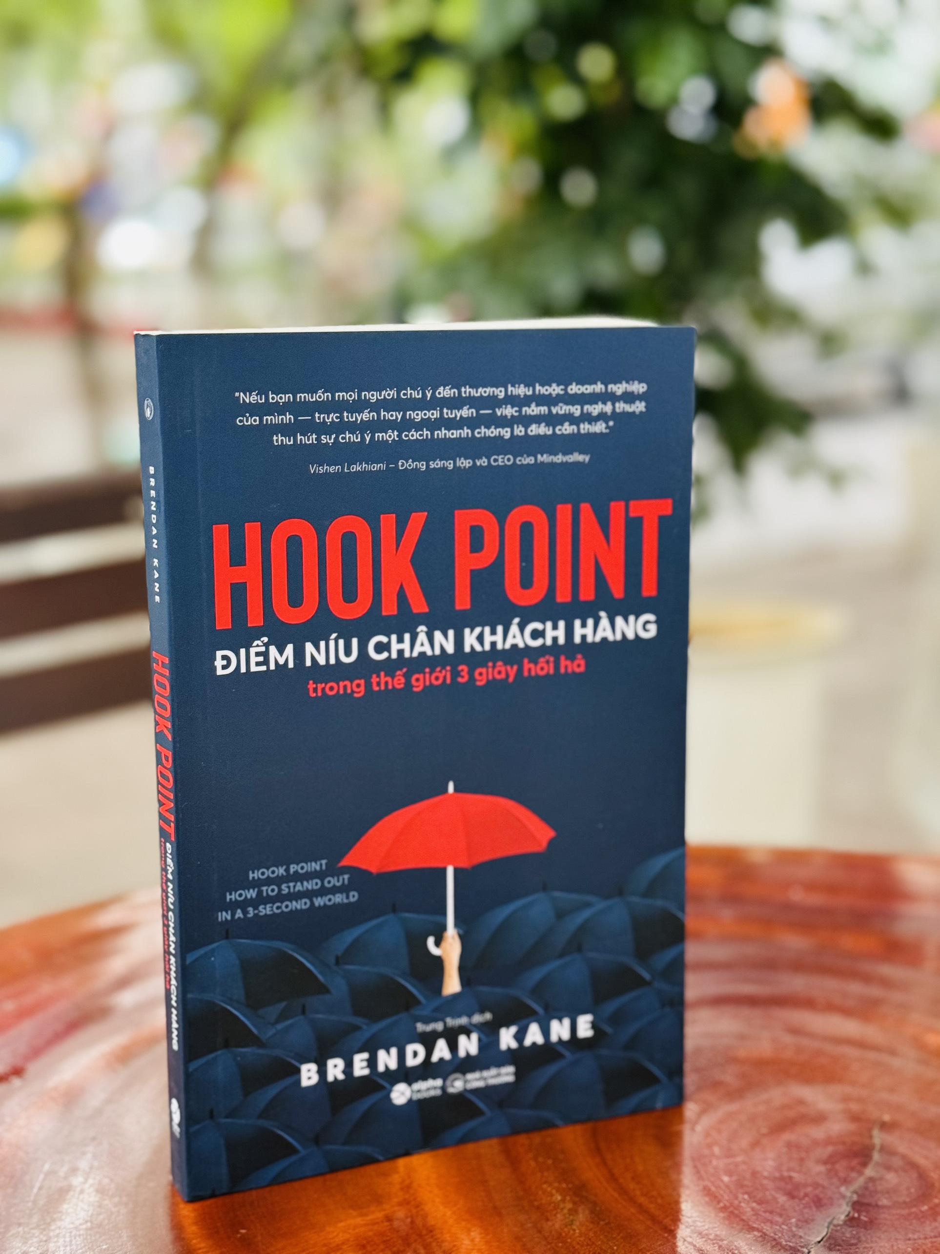 HOOK POINT - ĐIỂM NÍU CHÂN KHÁCH HÀNG TRONG THẾ GIỚI 3 GIÂY HỐI HẢ - Brendan Kane - Trung Trịnh dịch - Alpha Books - NXB Công Thương.