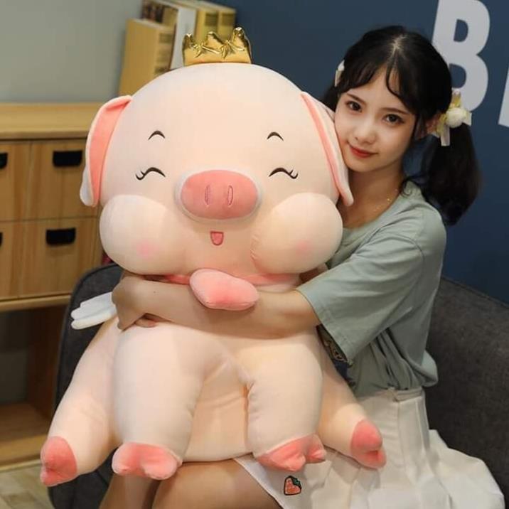 Gấu Bông Heo Vương Miện Đeo Chuông Tim Ngồi Lợn Bông Mềm Mịn 60cm