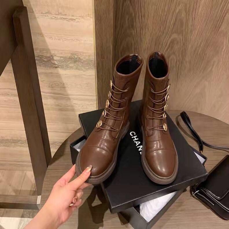 Boots bốt da cổ lửng đính cúc đồng style bốt chiến binh nổi bật B016