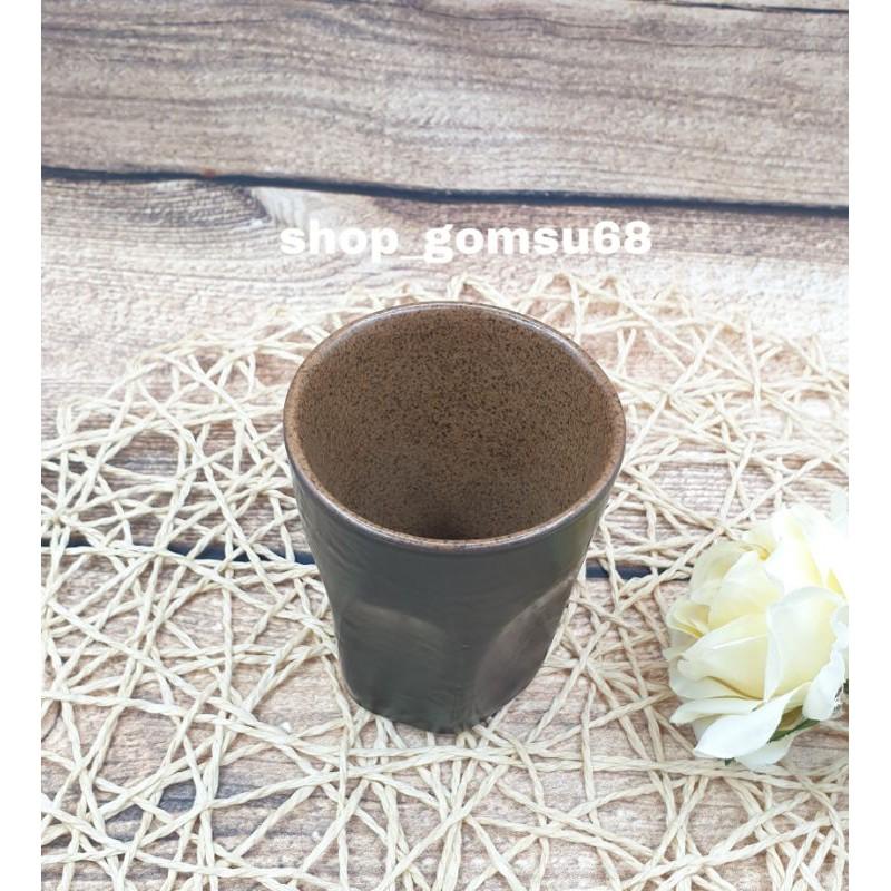 Cốc ly sứ dáng trụ cao 10cm dung tích 150ml chân cốc lục giác men 2 màu nâu đen.