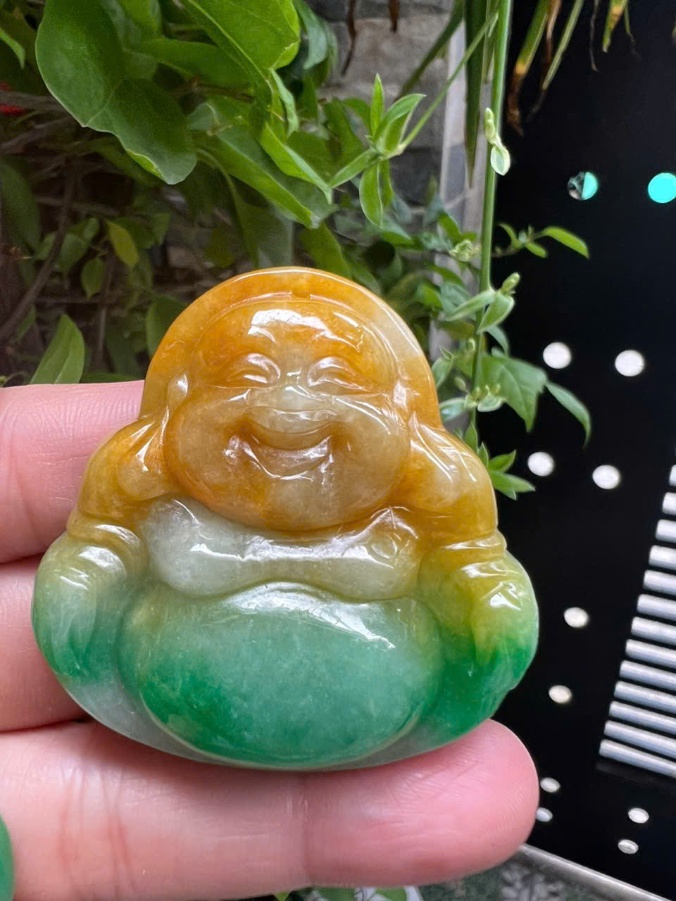 Mặt dây chuyền Phật Di Lặc Cẩm Thạch Vàng Xanh tự nhiên mới đẹp Kt Cao 49mm Ngang 49mm Dầy 12mm Nam Nữ về bọc vàng lên đeo tốt đẹp ạ