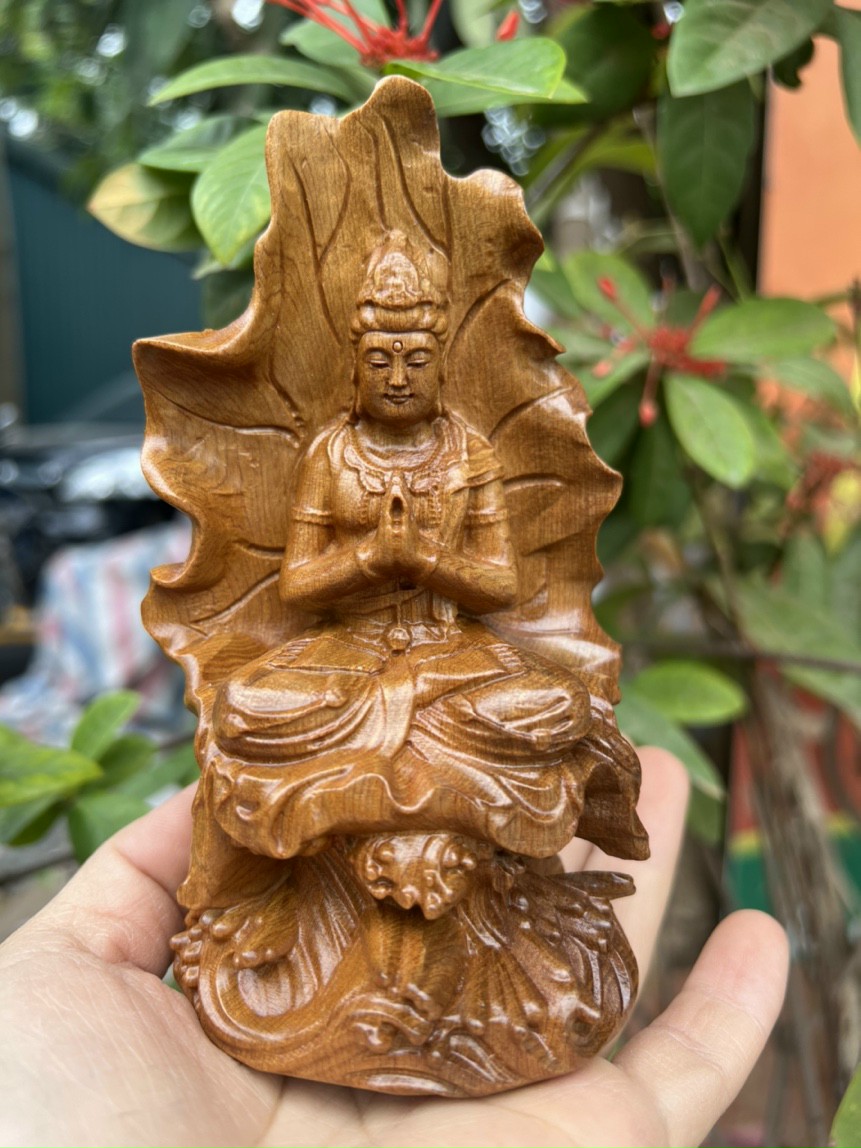 Tượng điêu khắc  phật bà mini ngồi lá sen gỗ bách xanh thơm nức kt cao 15×6×9cm