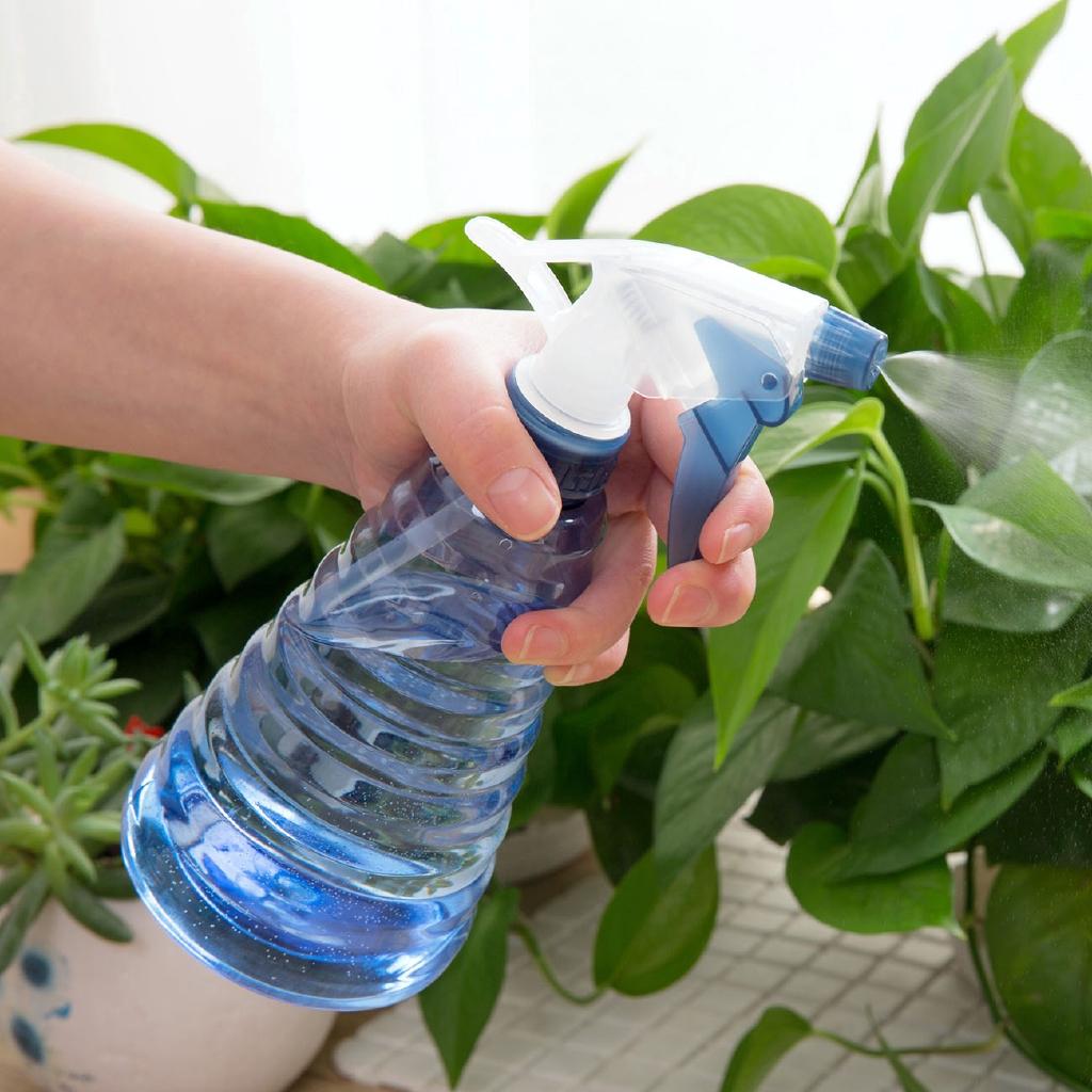 Bình xịt nước tưới cây