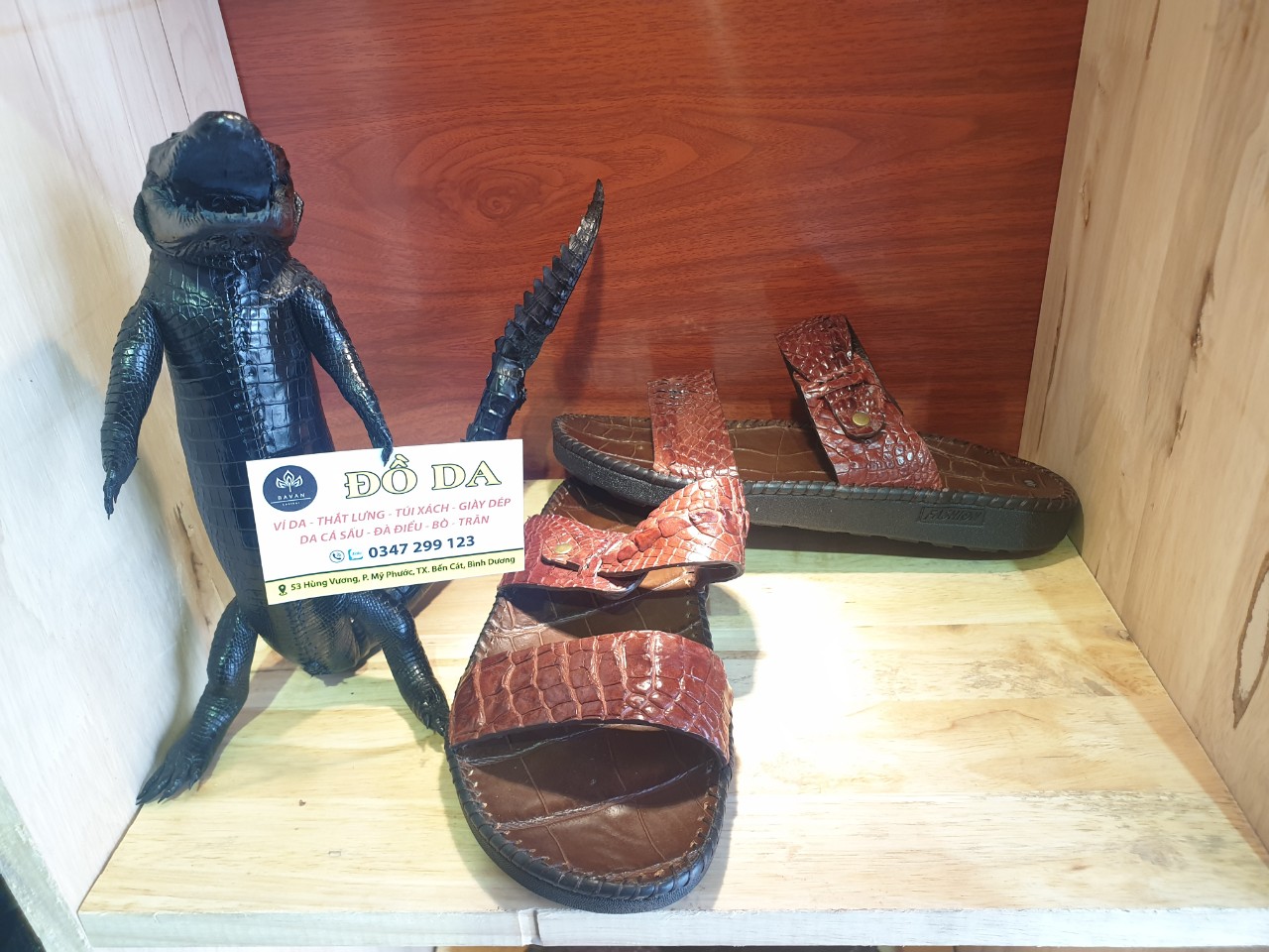 Dép cá sấu