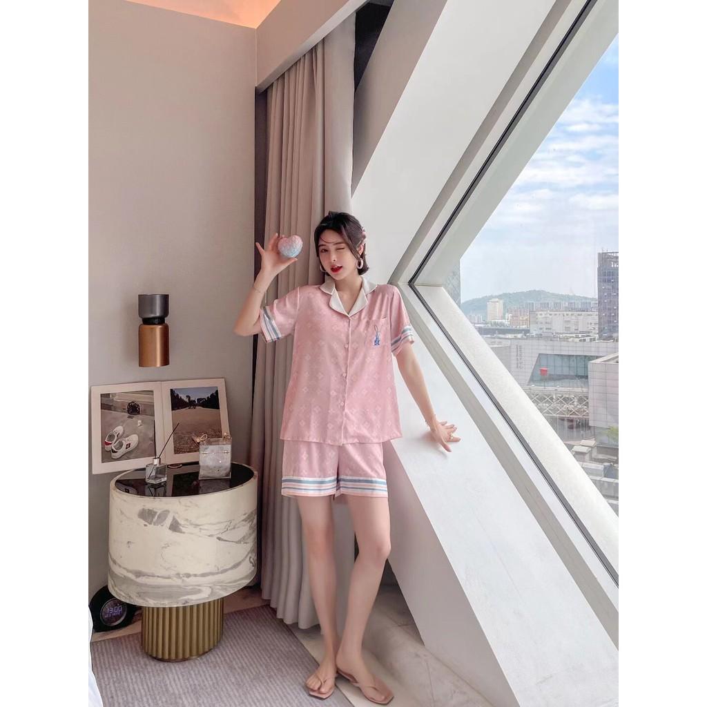 Bộ pijama lụa màu hồng họa tiết con thỏ