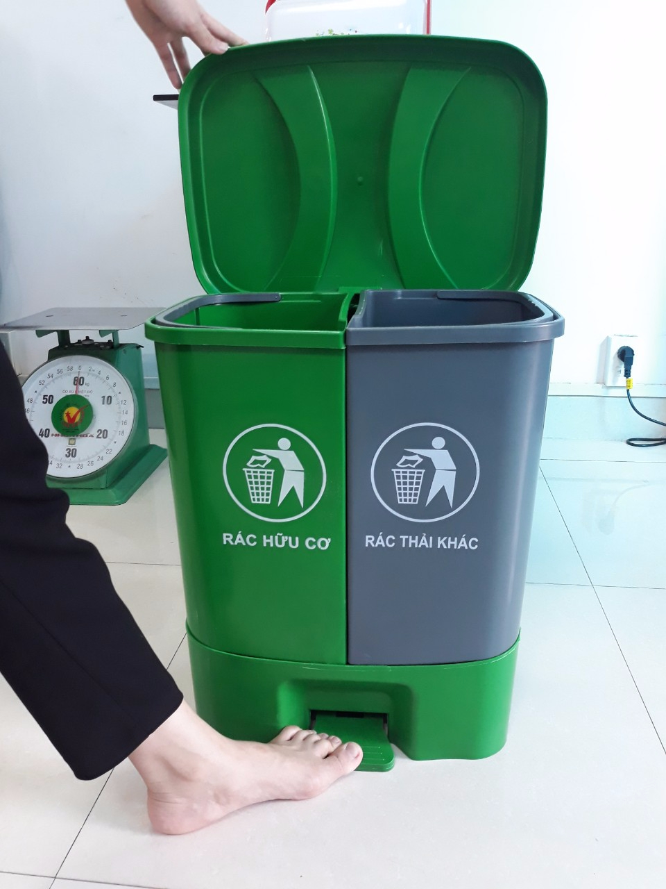 Thùng rác 2 ngăn 20 lít