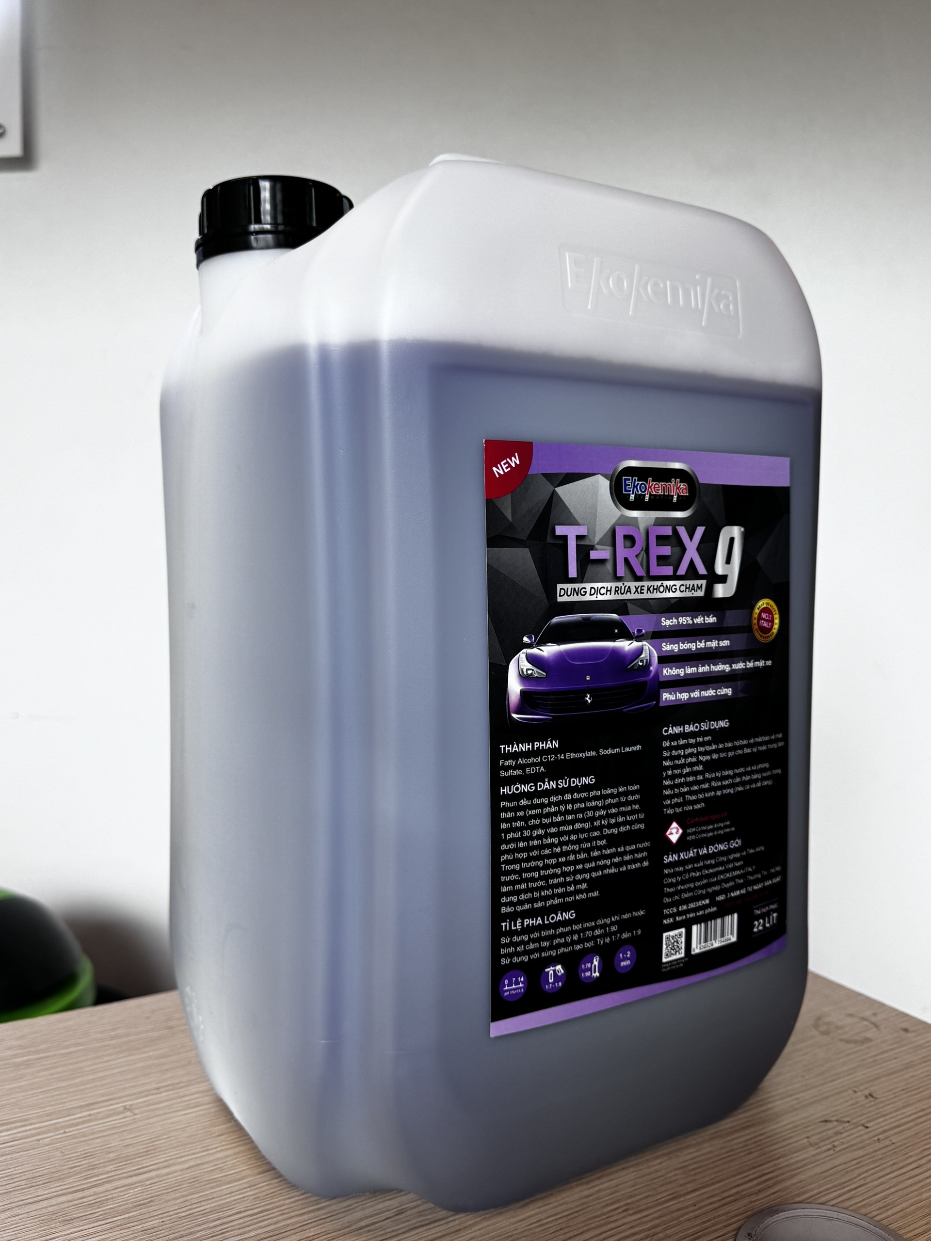 DUNG DỊCH RỬA XE MÁY Ô TÔ KHÔNG CHẠM EKOKEMIKA TREX-9-22L