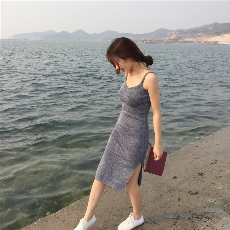 Váy Ngắn Hai Dây Xẻ Bên