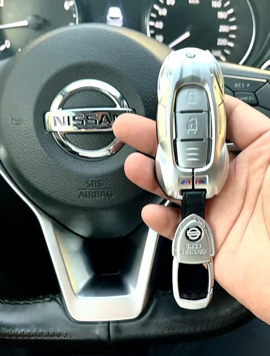 Ốp chìa khóa Kim Loại hình Siêu Xe ô tô NISSAN