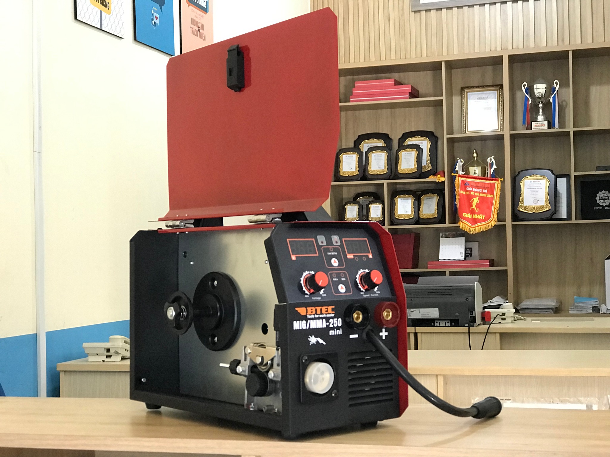 MÁY HÀN MIG KHÔNG DÙNG KHÍ 2 CHỨC NĂNG BTEC MIG/MMA 250MINI - HÀNG CHÍNH HÃNG
