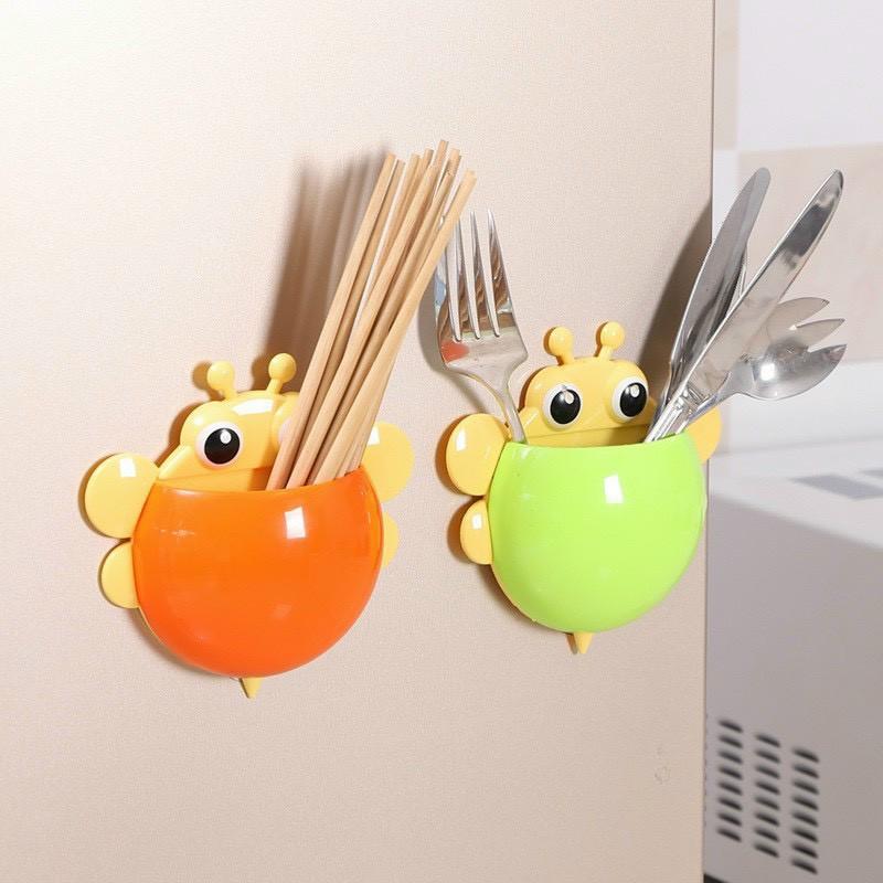 Bộ đôi dụng cụ cắm bàn chải và kem đánh răng hình con vật