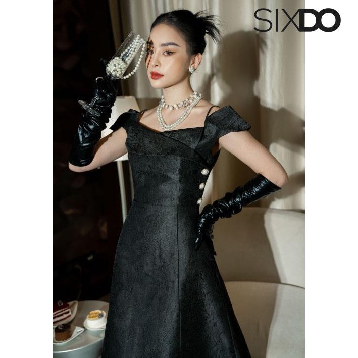 Đầm gấm đen trễ vai phối cúc sườn SIXDO