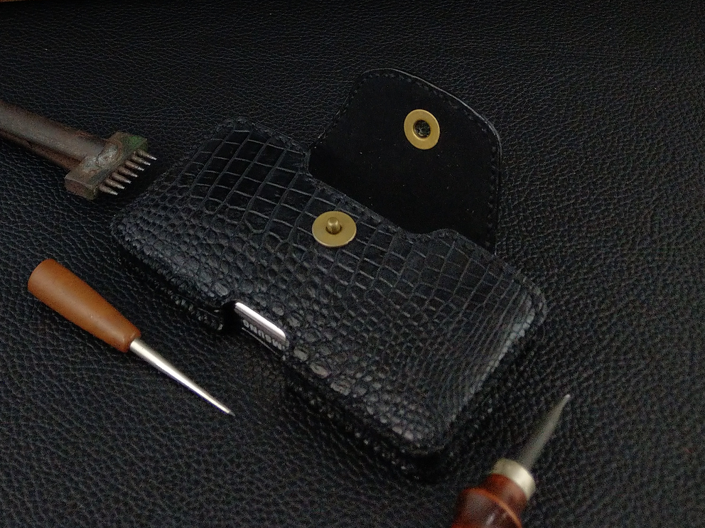 Bao Da Đeo Lưng cho Samsung Galaxy Z Fold2 Z Fold3  Z Fold4  Da Cá Sấu thật may thủ công