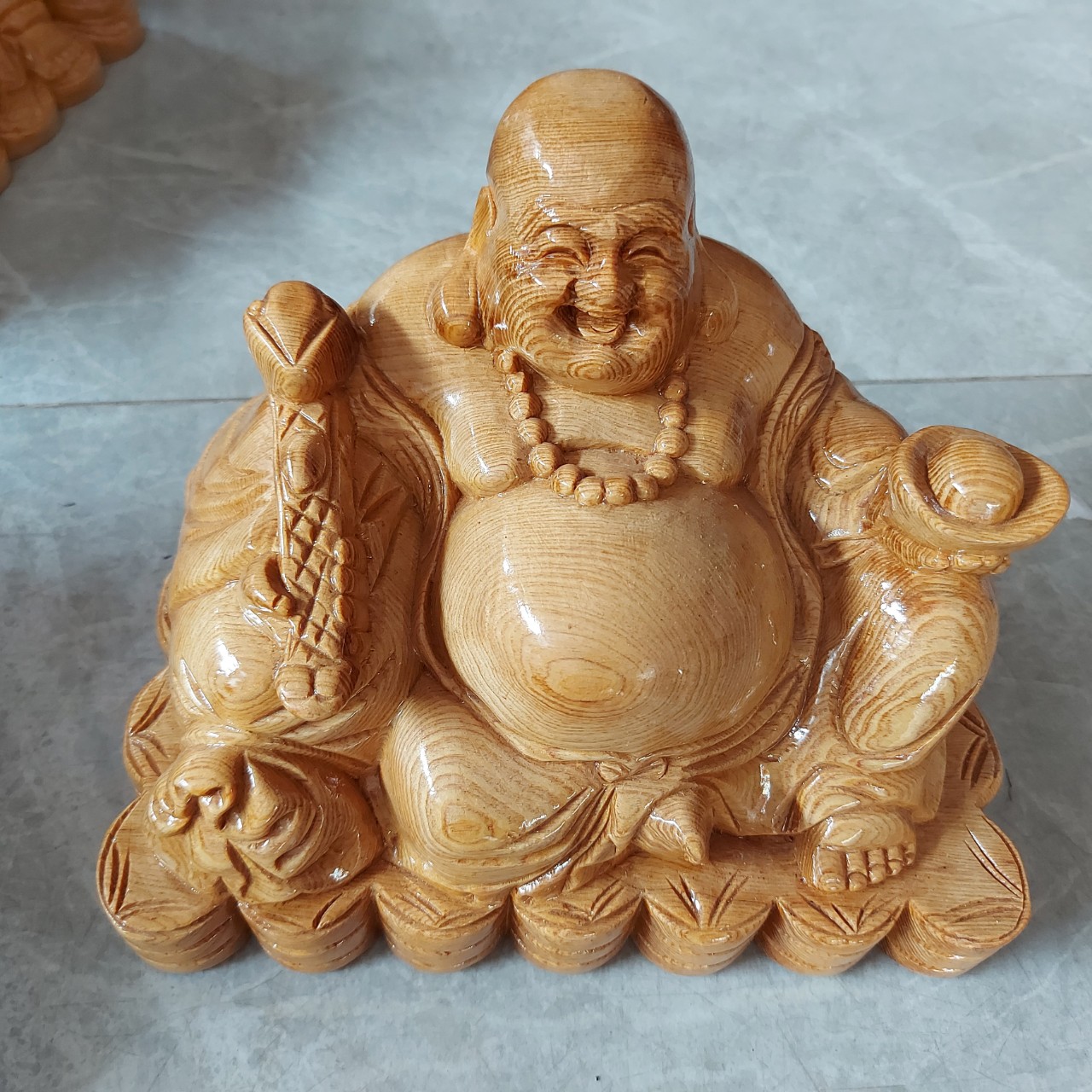 Tượng phật di lặc ngồi gỗ pomu ngang 25cm
