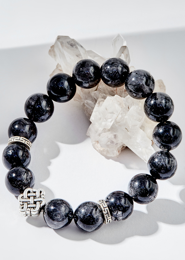 Vòng tay nam thạch anh tóc đen charm đồng tâm Ngọc Quý Gemstones